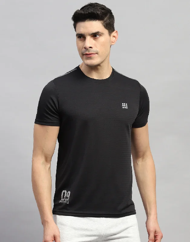 Men Black Solid Round Neck Half Sleeve T-Shirt