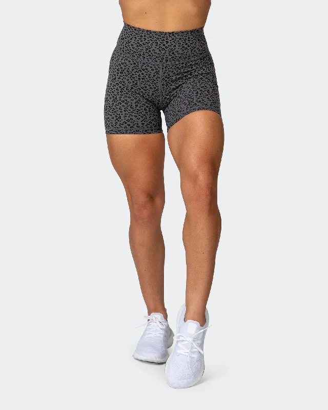 SIGNATURE SCRUNCH MIDWAY SHORTS Monochrome Mini Cheetah Print